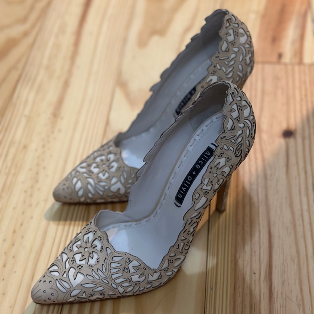 Alice + Olivia Tan Cream Laser-Cut Heels NWOB UK40 US9